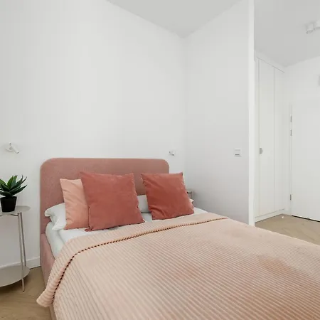 Coral W Sianozetach Z Dostepem Do Sezonowego Basenu I Tarasu Na Dachu By Renters