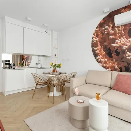 Coral W Sianozetach Z Dostepem Do Sezonowego Basenu I Tarasu Na Dachu By Renters Apartment Sianozety
