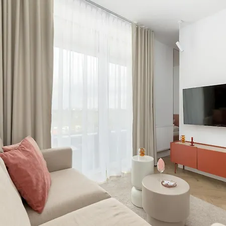 Coral W Sianozetach Z Dostepem Do Sezonowego Basenu I Tarasu Na Dachu By Renters Apartment Sianozety