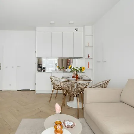 Coral W Sianozetach Z Dostepem Do Sezonowego Basenu I Tarasu Na Dachu By Renters Apartment