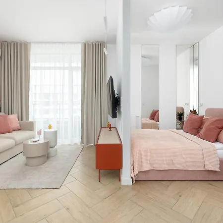 Coral W Sianozetach Z Dostepem Do Sezonowego Basenu I Tarasu Na Dachu By Renters *