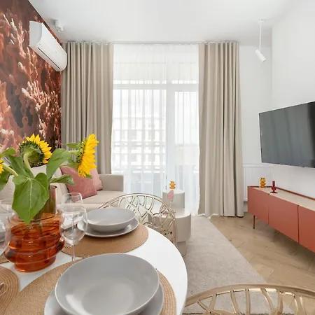 Coral W Sianozetach Z Dostepem Do Sezonowego Basenu I Tarasu Na Dachu By Renters * Sianozety