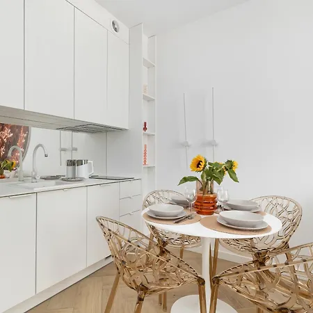 Coral W Sianozetach Z Dostepem Do Sezonowego Basenu I Tarasu Na Dachu By Renters Apartment Sianozety